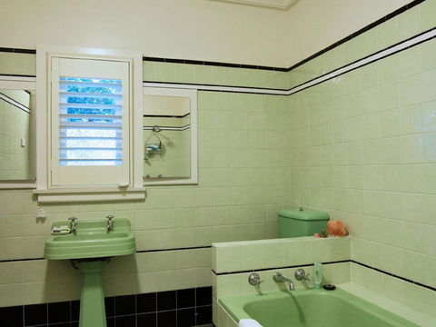Sunrise House - New Castle Tourism 1