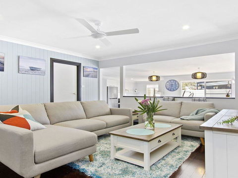 Sunset Beach - Situated Between Two Beaches And A Lake - New Castle Tourism 0