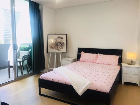 Sunset View 2 Bedroom Apt Next To Station - New Castle Tourism 0