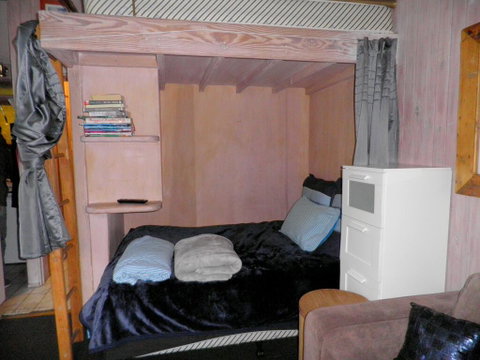 Super Value Thredbo STUDIO & Ante-Room Apartment - Newcastle Accommodation 0