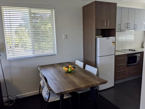 Superb 2 BR Apartment Minutes To CBD- Cen8 - New Castle Tourism 2
