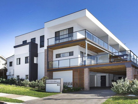 Surf Beach Townhouse - Newcastle Accommodation 0