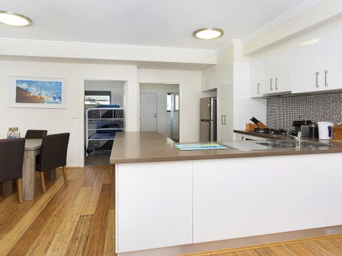 Surf Beach Townhouse - Newcastle Accommodation 1