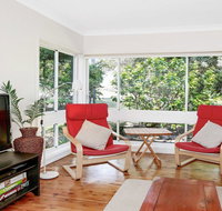 Surf Beach Views - quiet position close to beach - Newcastle Accommodation