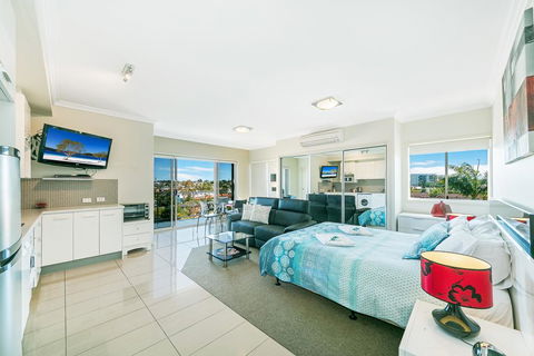 Suttons Beach Apartments - Newcastle Accommodation 1