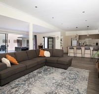 Swanway - Pet Friendly - 10 Min Walk to Beach - New Castle Tourism