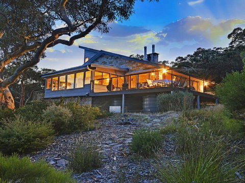 Sydney View - 70km From Sydney, 1000km From Care! - New Castle Tourism 3