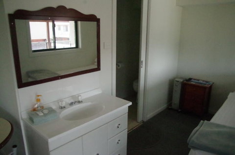 T's Resort & Motel - New Castle Tourism 1