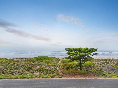 Tahren Beachfront Shack - New Castle Tourism 3