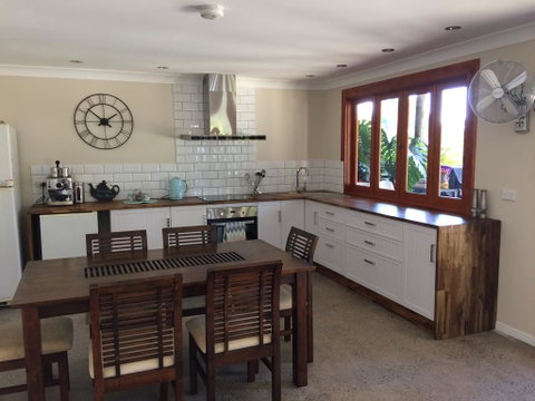 TAKURA HEIGHTS Modern Country Apartment With Pool Access - Newcastle Accommodation 0