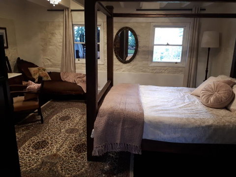 Tanilba House - Newcastle Accommodation 1