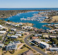 Tanjil - A stroll from the water in Paynesville - Newcastle Accommodation