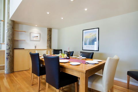 Tathra Beach House Holiday Apartments - Newcastle Accommodation 2