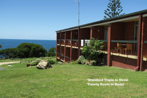 Tathra Hotel & Motel - Newcastle Accommodation 2