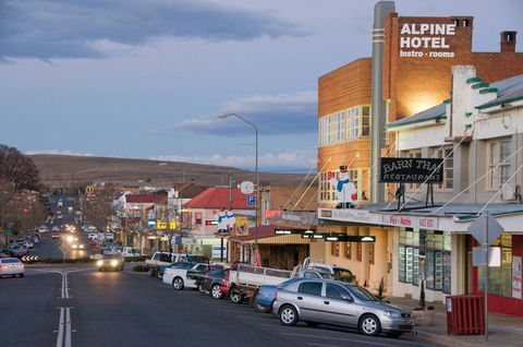 The Alpine Hotel - Newcastle Accommodation 1