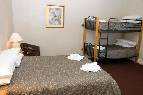 The Alpine Hotel - Newcastle Accommodation 2