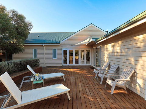 The Beach House - Quintessential Holiday House With Open Fireplace! - New Castle Tourism 0