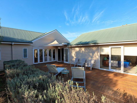 The Beach House - Quintessential Holiday House With Open Fireplace! - New Castle Tourism 2