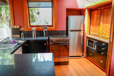 Bridge View Retreat - Newcastle Accommodation 27