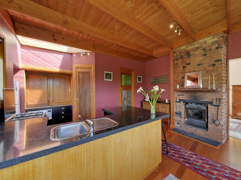 Bridge View Retreat - Newcastle Accommodation 37