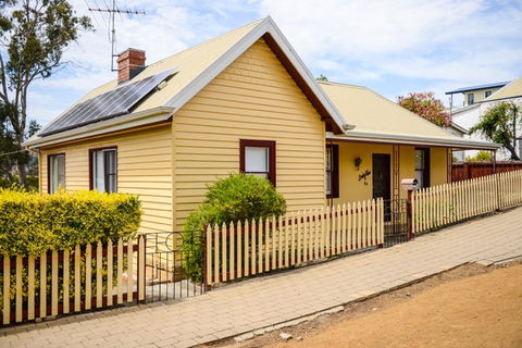 Bridge View Retreat - Newcastle Accommodation 28