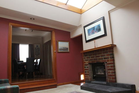 Bridge View Retreat - Newcastle Accommodation 24