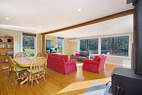 Naivasha Cottage - Newcastle Accommodation 4