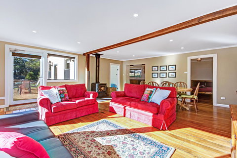 Naivasha Cottage - Newcastle Accommodation 3