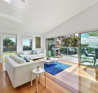 Seas The Day - Seaside Getaway - Newcastle Accommodation