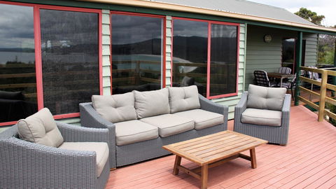 DOLPHIN LOOKOUT COTTAGE - Amazing Views Of The Bay Of Fires - Newcastle Accommodation 7