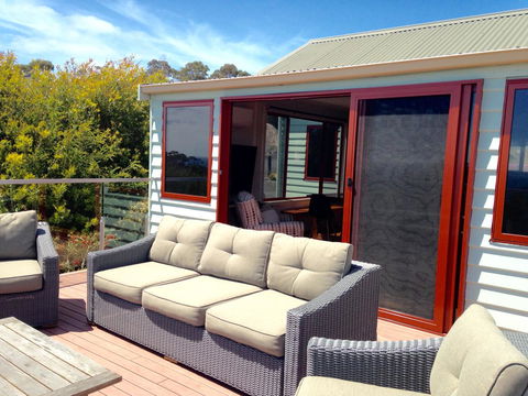 DOLPHIN LOOKOUT COTTAGE - Amazing Views Of The Bay Of Fires - Newcastle Accommodation 4