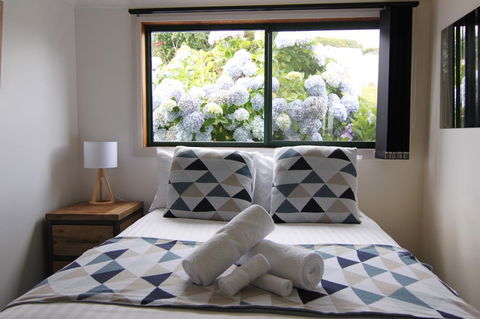 DOLPHIN LOOKOUT COTTAGE - Amazing Views Of The Bay Of Fires - Newcastle Accommodation 6