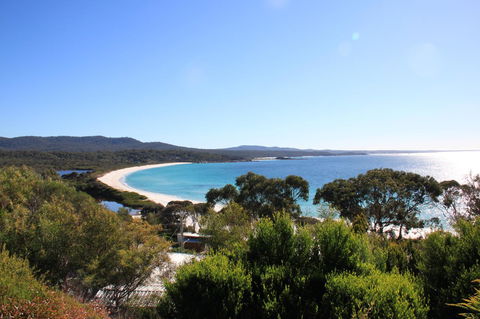 DOLPHIN LOOKOUT COTTAGE - Amazing Views Of The Bay Of Fires - Newcastle Accommodation 9