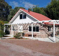 Hilltop Cottages - Newcastle Accommodation