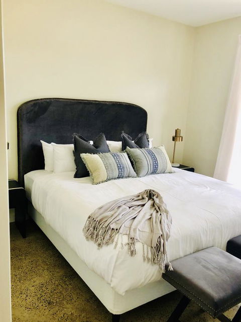 EMBRACING EVANDALE - Hosted By L'Abode Accommodation - Newcastle Accommodation 3