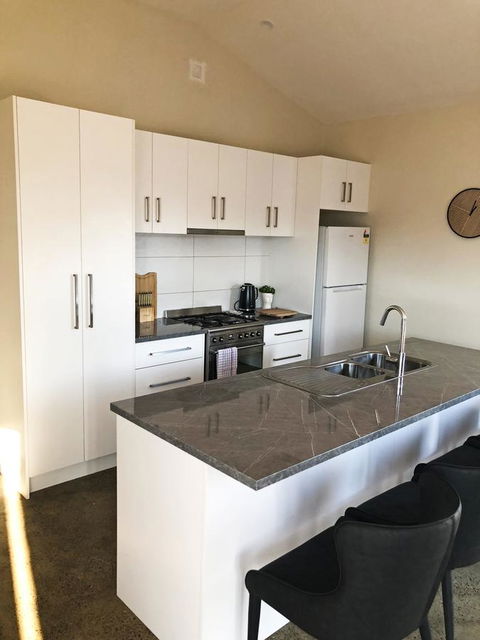 EMBRACING EVANDALE - Hosted By L'Abode Accommodation - Newcastle Accommodation 19