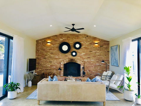 EMBRACING EVANDALE - Hosted By L'Abode Accommodation - Newcastle Accommodation 0
