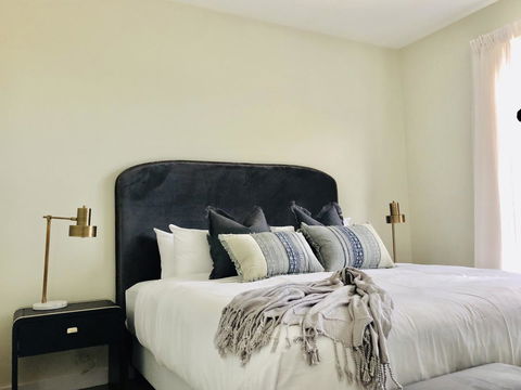 EMBRACING EVANDALE - Hosted By L'Abode Accommodation - Newcastle Accommodation 14