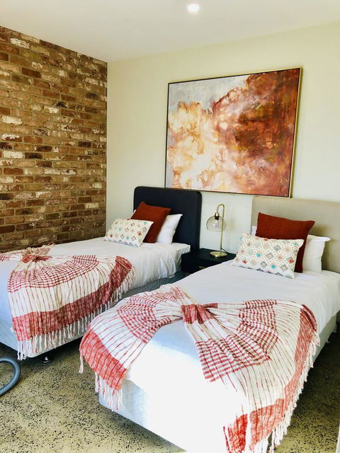 EMBRACING EVANDALE - Hosted By L'Abode Accommodation - Newcastle Accommodation 4