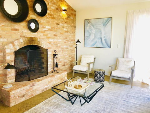EMBRACING EVANDALE - Hosted By L'Abode Accommodation - Newcastle Accommodation 8