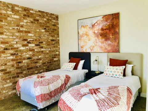 EMBRACING EVANDALE - Hosted By L'Abode Accommodation - Newcastle Accommodation 15