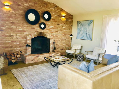 EMBRACING EVANDALE - Hosted By L'Abode Accommodation - Newcastle Accommodation 10