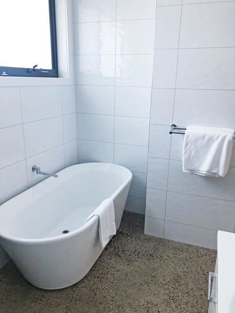 EMBRACING EVANDALE - Hosted By L'Abode Accommodation - Newcastle Accommodation 25