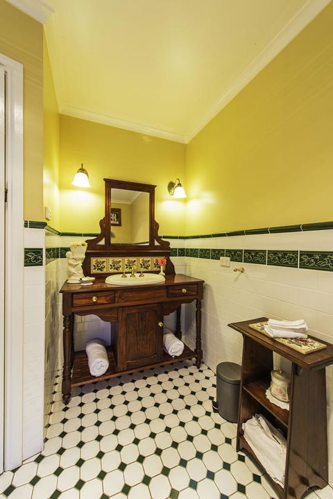 Touchwood Cottages - Newcastle Accommodation 11