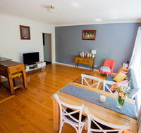 Flora Hill Creek Views - Newcastle Accommodation