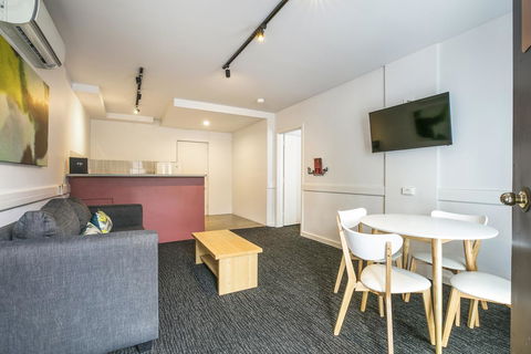 Nightcap At Matthew Flinders Hotel - New Castle Tourism 23
