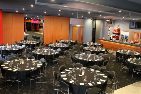 Nightcap At Matthew Flinders Hotel - New Castle Tourism 36