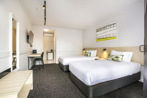 Nightcap At Matthew Flinders Hotel - New Castle Tourism 19