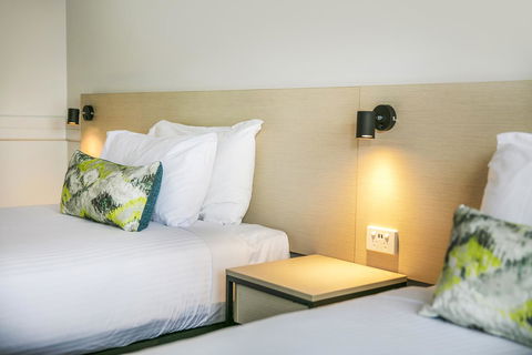 Nightcap At Matthew Flinders Hotel - New Castle Tourism 15