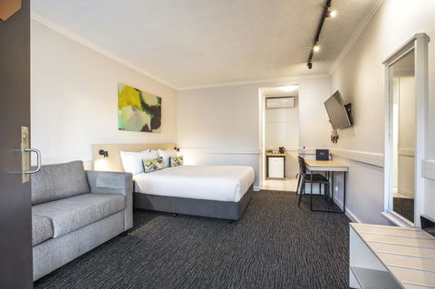 Nightcap At Matthew Flinders Hotel - New Castle Tourism 3